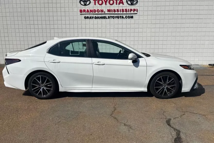 2023 Toyota Camry SE photo 1