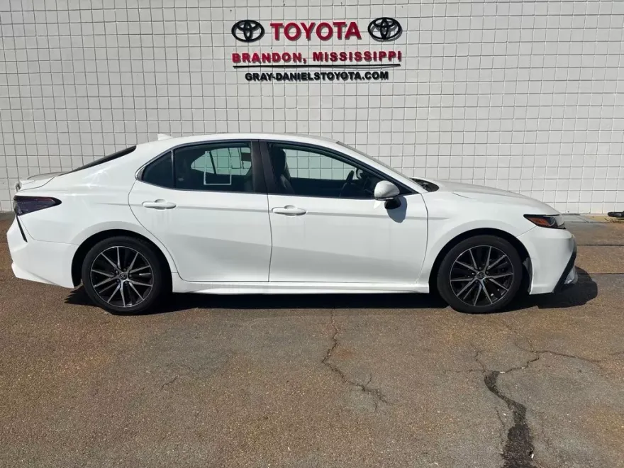 2023 Toyota Camry SE photo 1