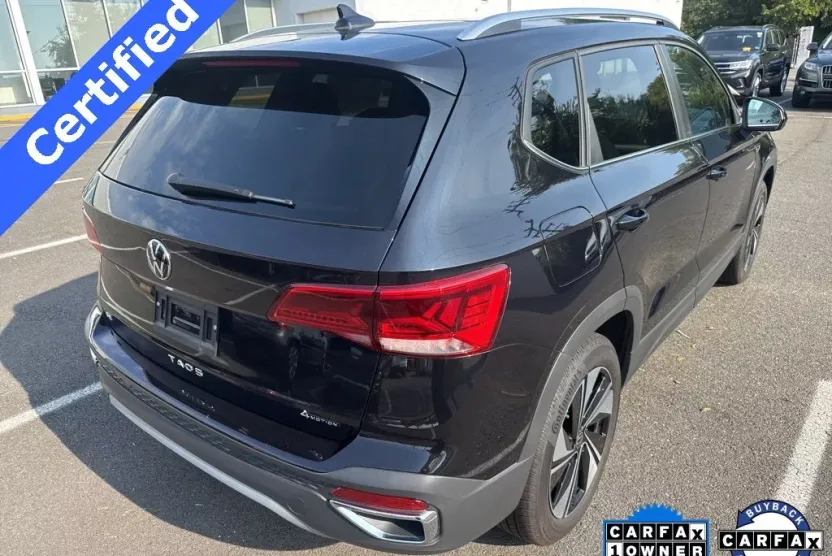 2024 Volkswagen Taos SE photo 1