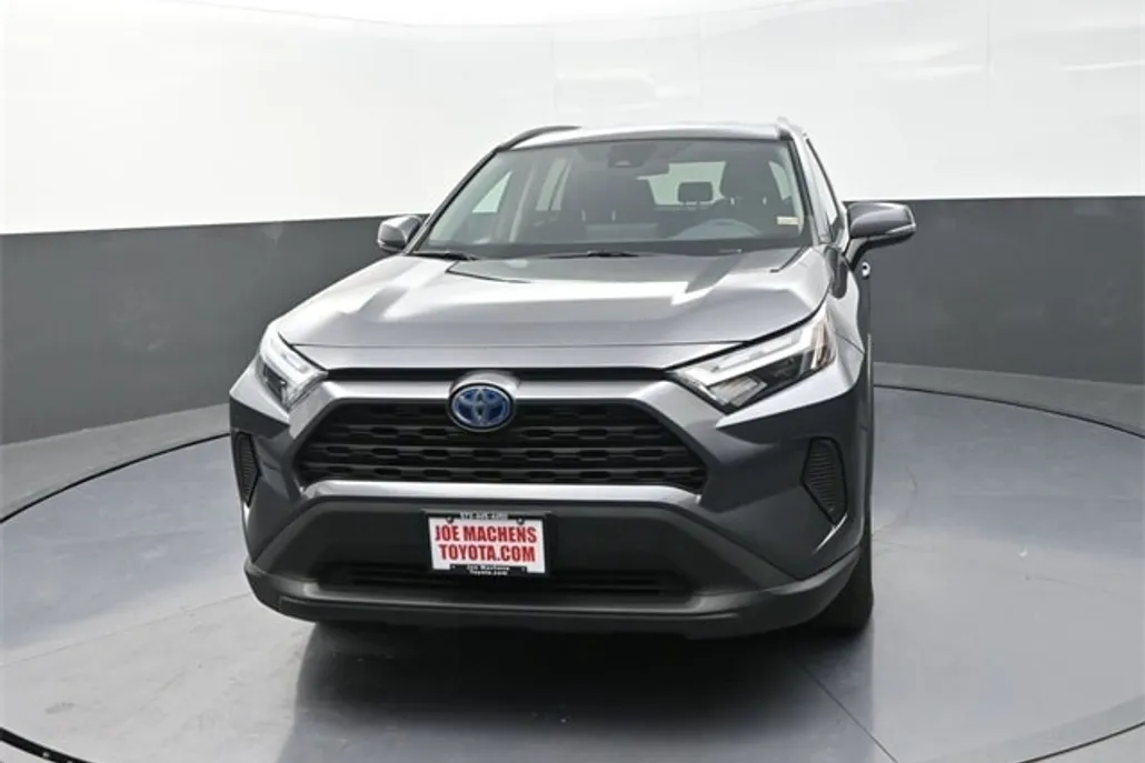 2024 Toyota RAV4 Hybrid XLE photo 1