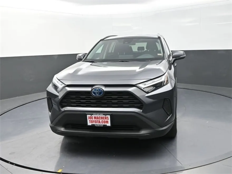 2024 Toyota RAV4 Hybrid XLE photo 1