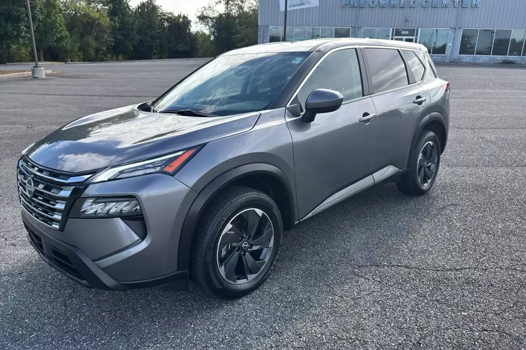 2024 Nissan Rogue SV photo 1