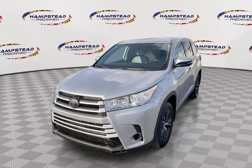 2018 Toyota Highlander LE Plus photo 1