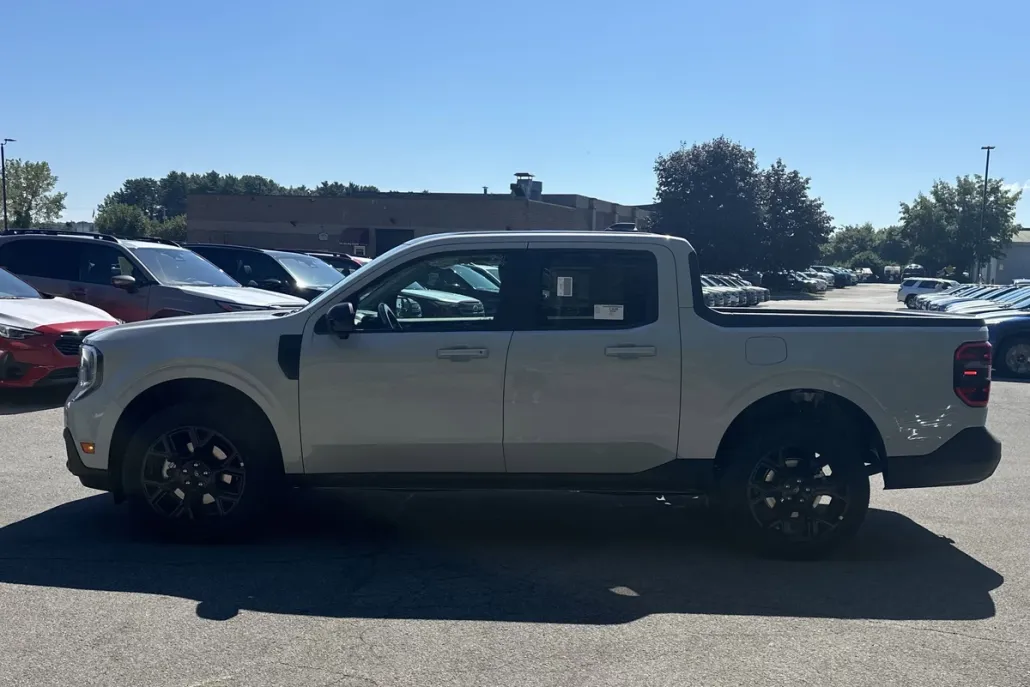 2025 Ford Maverick Lariat photo 1
