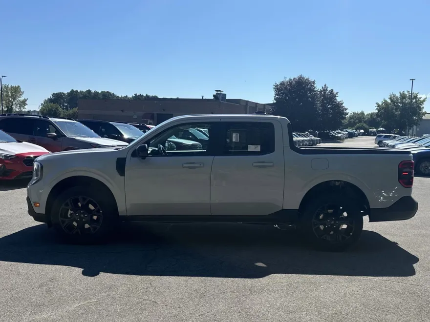 2025 Ford Maverick Lariat photo 1