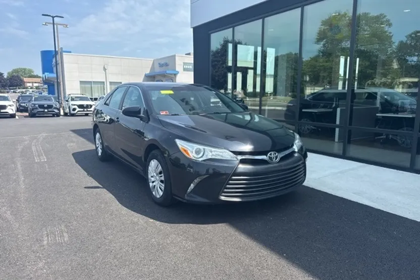 2016 Toyota Camry XLE photo 1