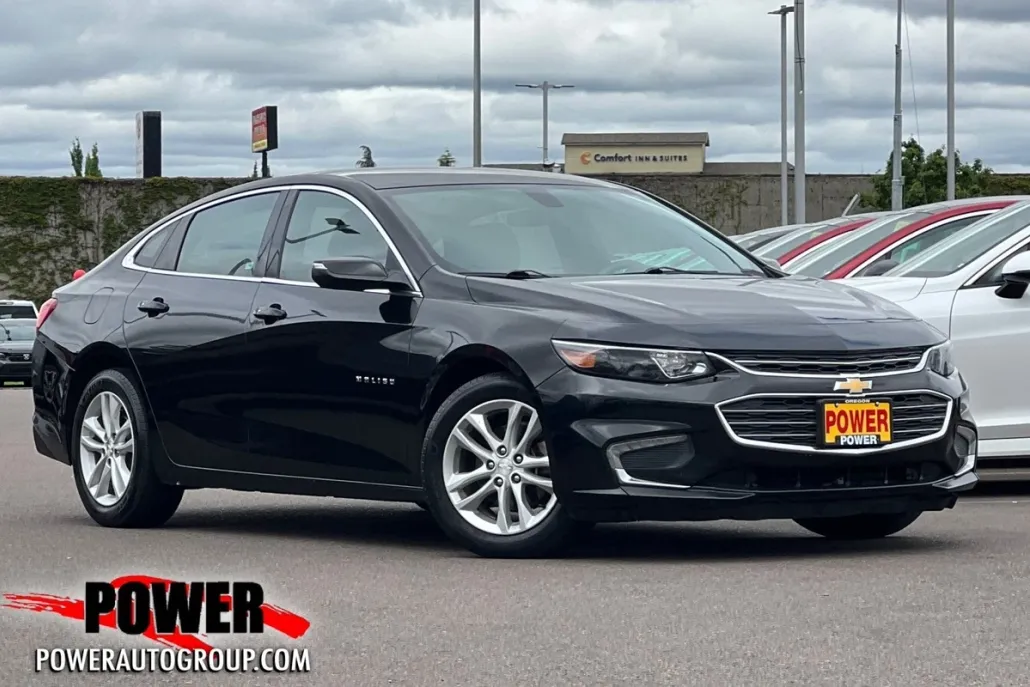 2016 Chevrolet Malibu 1LT photo 1