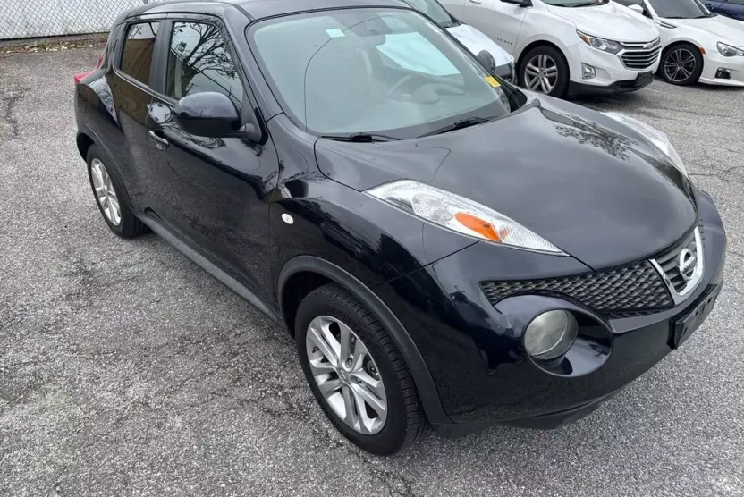 2013 Nissan Juke SV photo 1