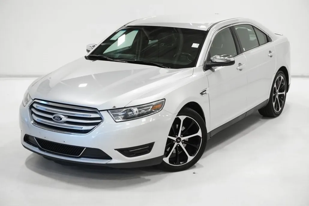 2015 Ford Taurus Limited photo 1