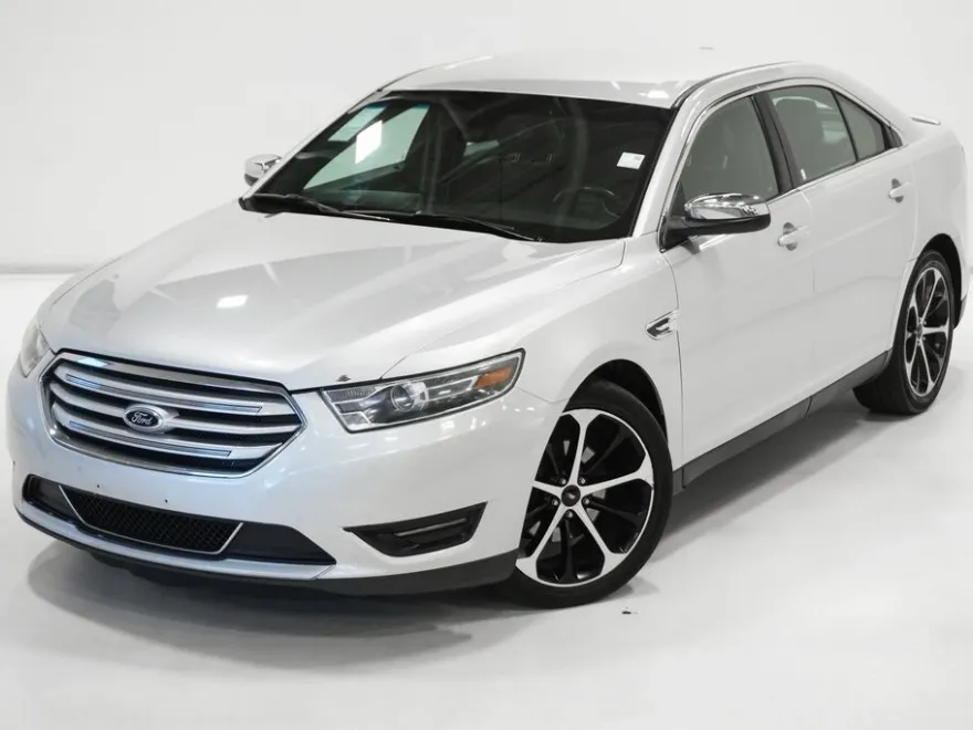 2015 Ford Taurus Limited photo 1