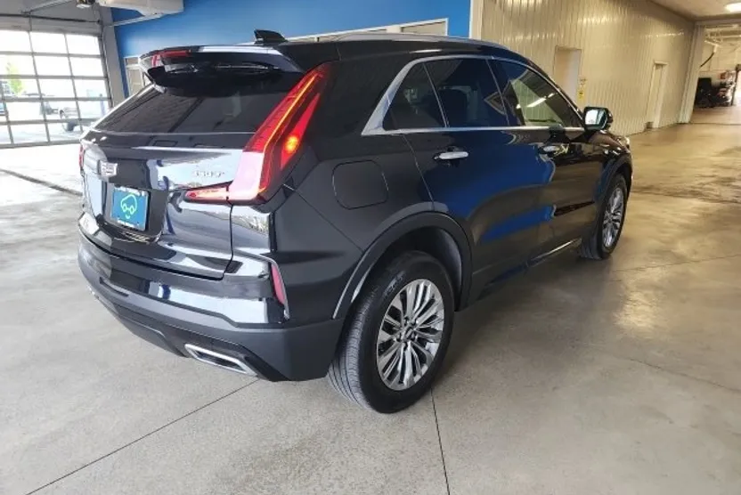 2024 Cadillac XT4 Premium Luxury photo 1