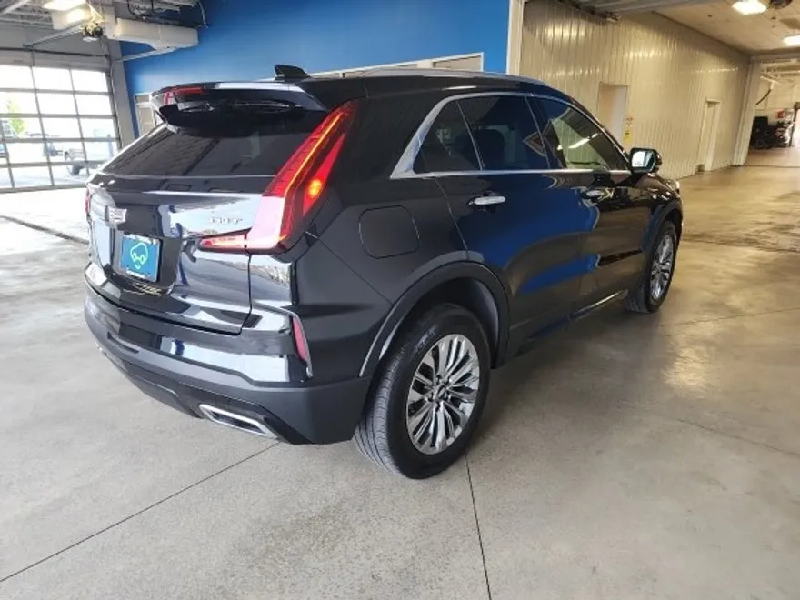 2024 Cadillac XT4 Premium Luxury photo 1