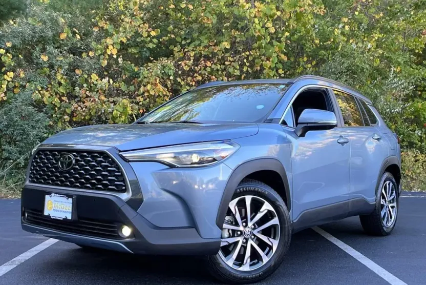 2023 Toyota Corolla Cross XLE photo 1