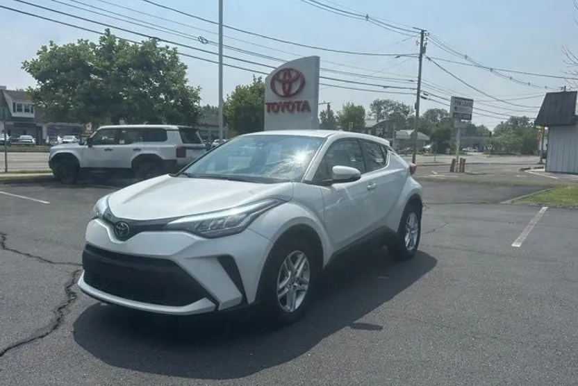2021 Toyota C-HR LE photo 1