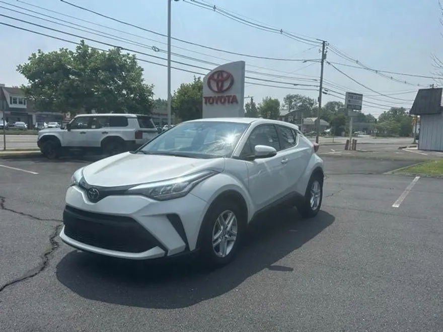 2021 Toyota C-HR LE photo 1