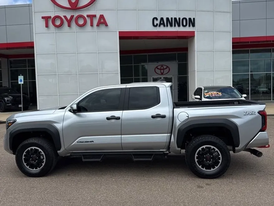 2025 Toyota Tacoma TRD Off-Road photo 1