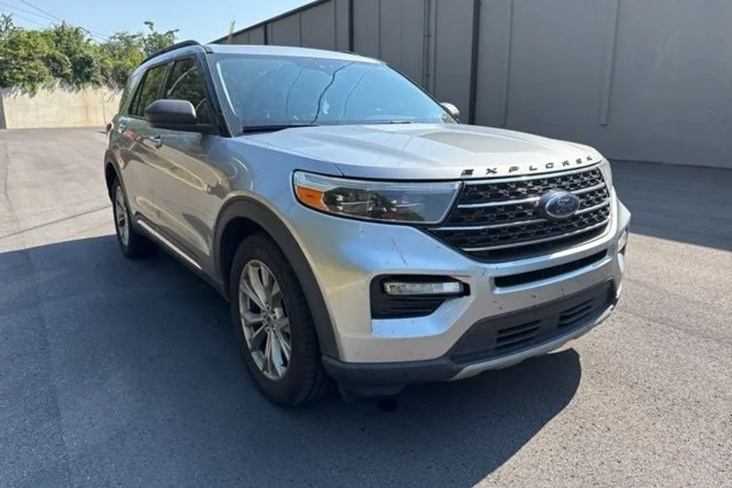 2021 Ford Explorer XLT photo 1