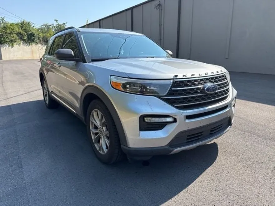 2021 Ford Explorer XLT photo 1