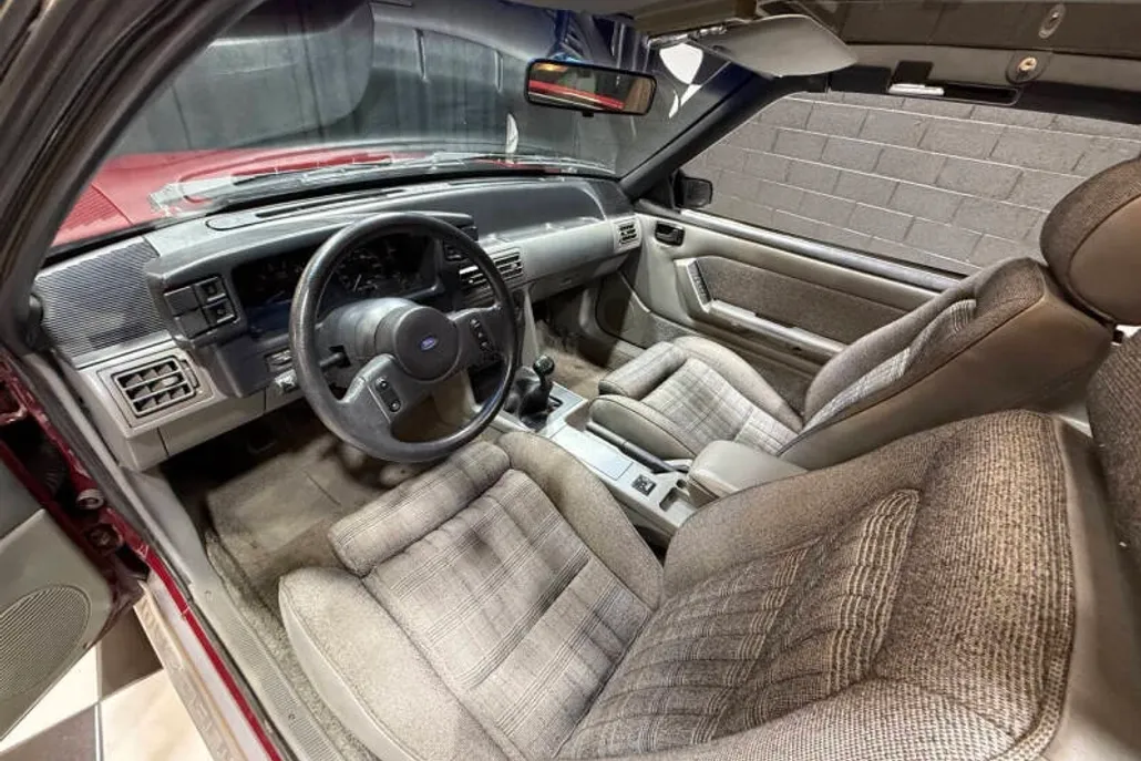1987 Ford Mustang GT photo 1