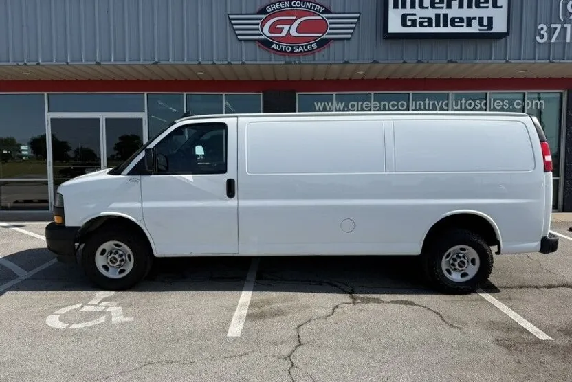 2023 Gmc Savana photo 1