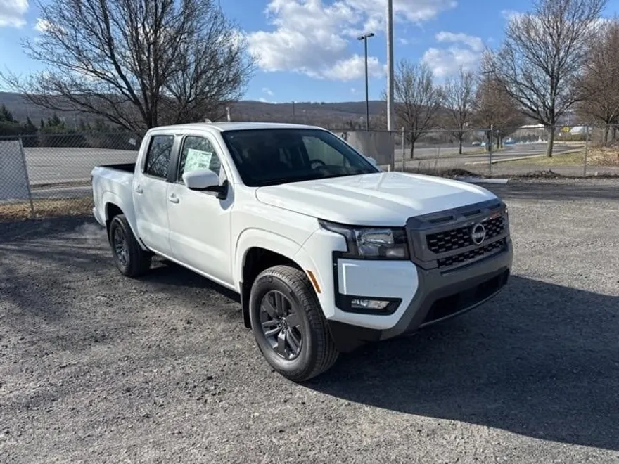 2025 Nissan Frontier SV Crew Cab photo 1