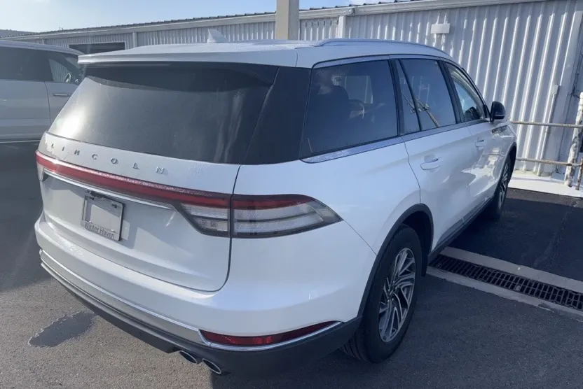 2023 Lincoln Aviator Standard photo 1