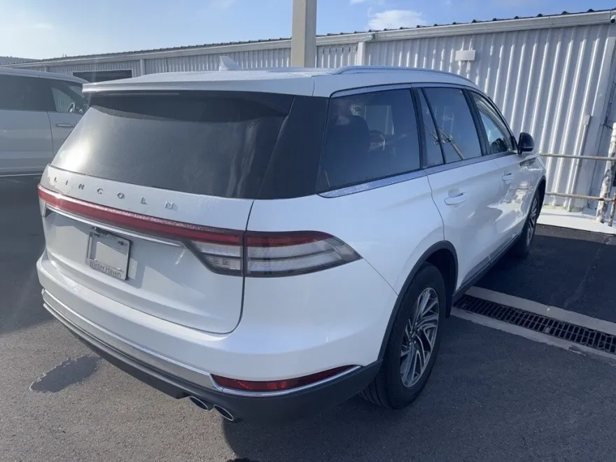 2023 Lincoln Aviator Standard photo 1