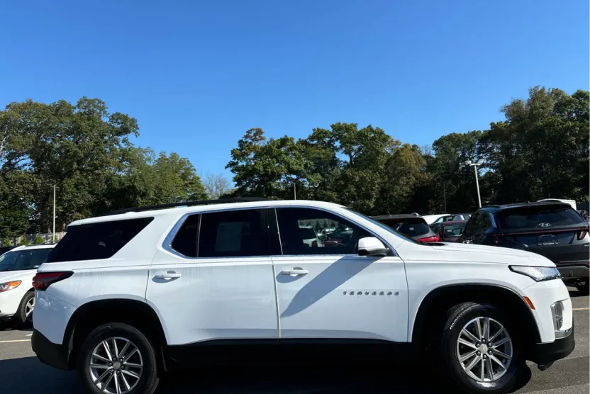 2022 Chevrolet Traverse Cloth 1LT photo 1