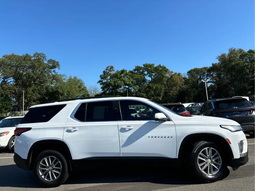 2022 Chevrolet Traverse Cloth 1LT photo 1