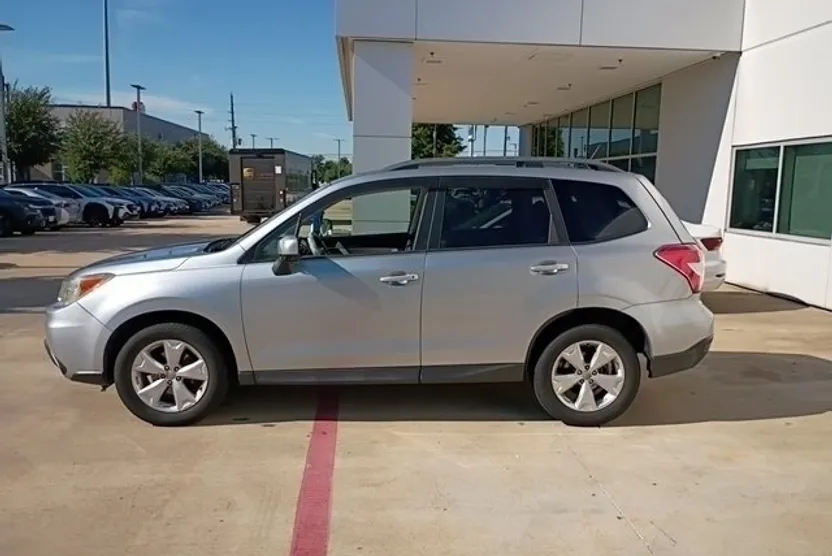 2014 Subaru Forester 2.5i Premium photo 1
