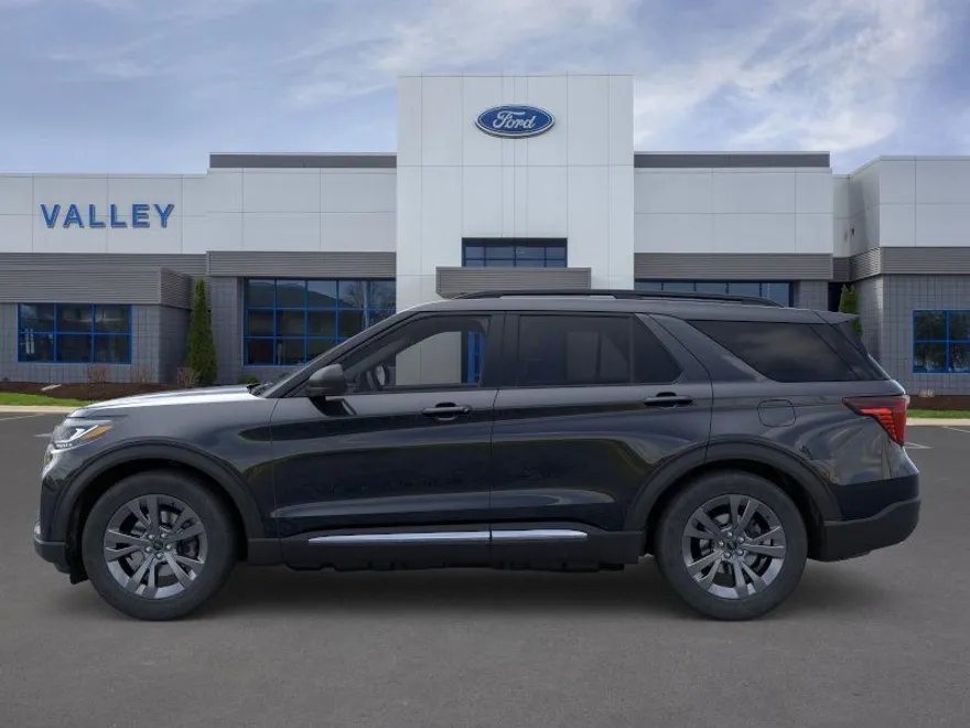 2025 Ford Explorer photo 1