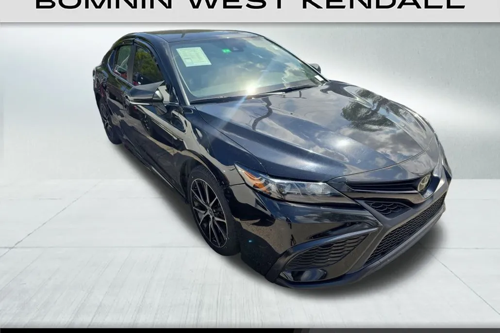 2023 Toyota Camry SE photo 1