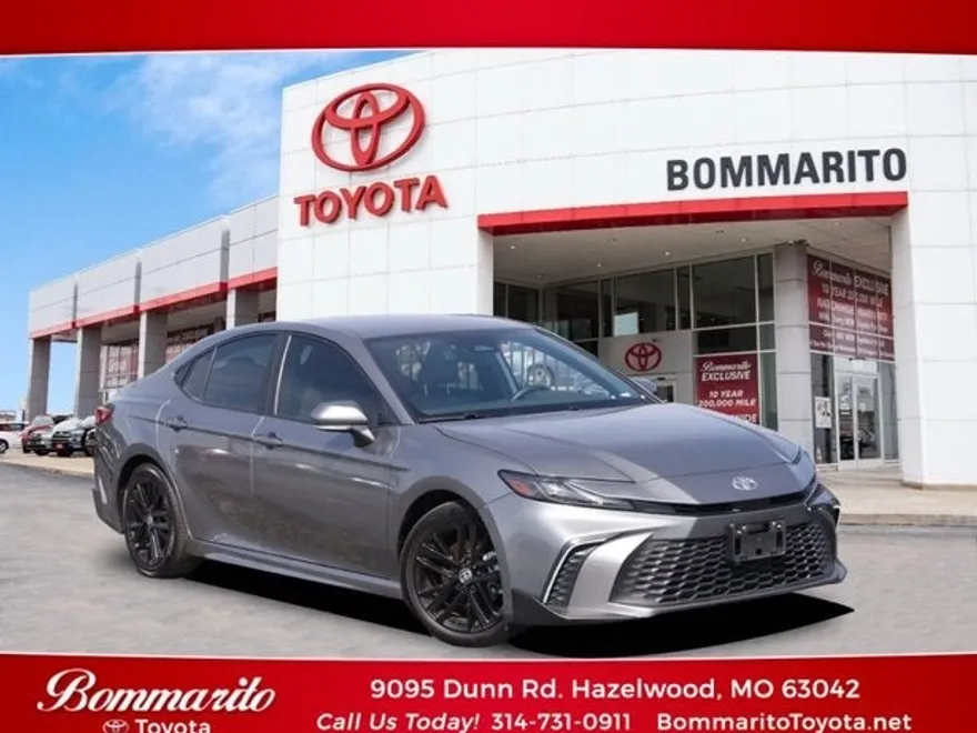 2025 Toyota Camry SE photo 1