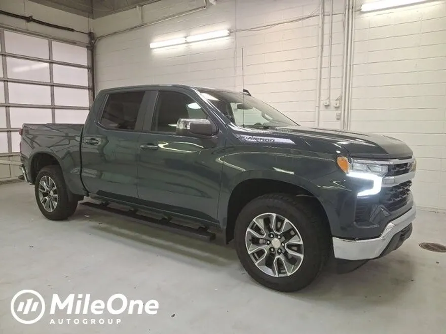 2025 Chevrolet Silverado 1500 LT photo 1