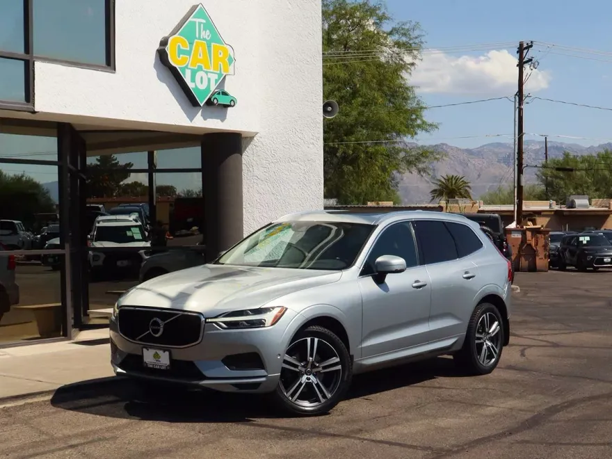 2018 Volvo XC60 Momentum photo 1