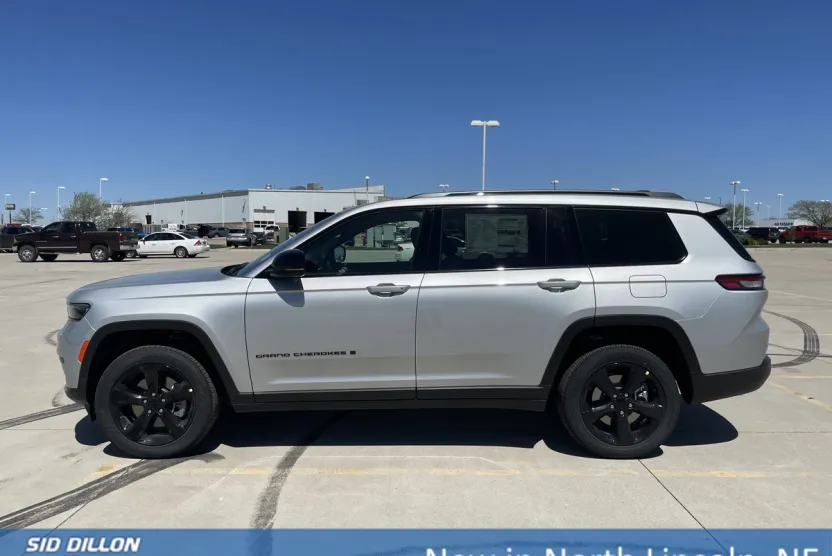 2025 Jeep Grand Cherokee Altitude X photo 1