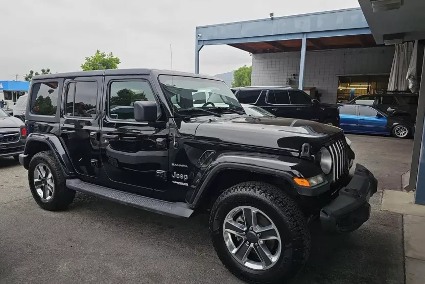 2020 Jeep Wrangler Unlimited Sahara photo 1