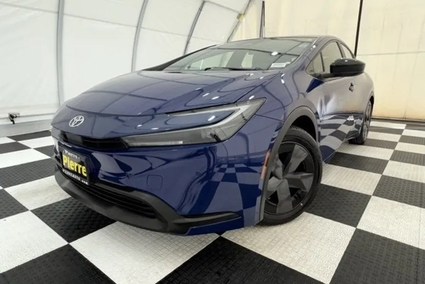 2024 Toyota Prius LE photo 1
