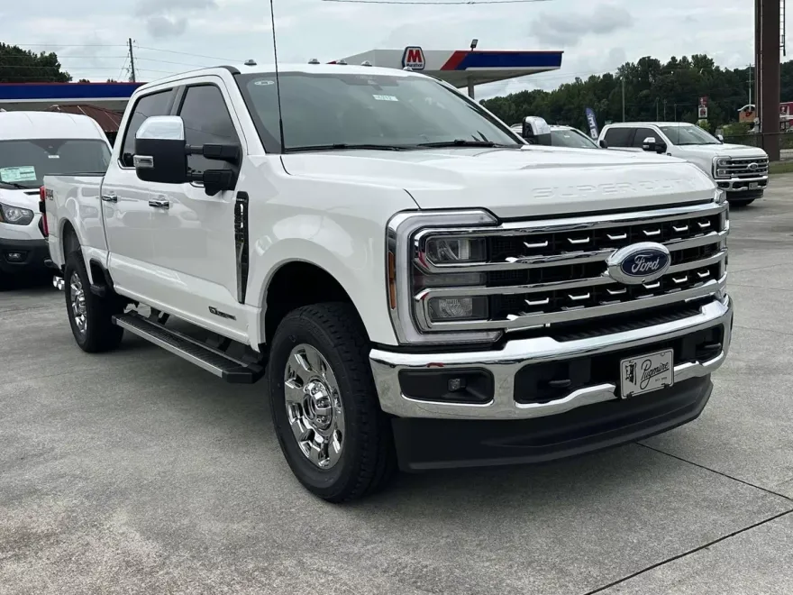 2025 Ford F-250 Lariat photo 1