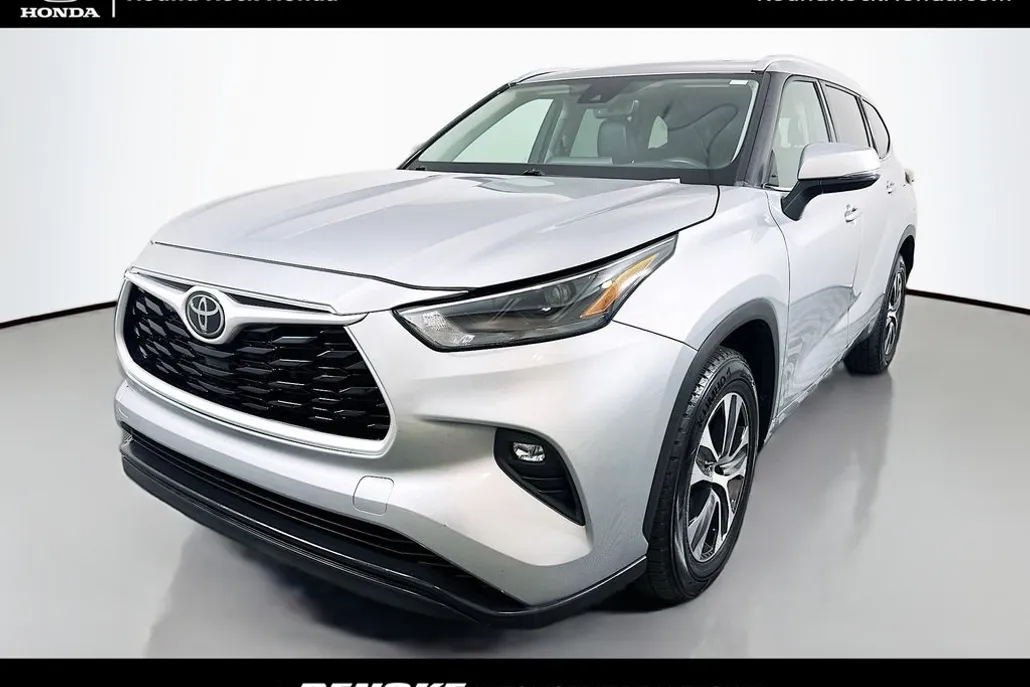 2022 Toyota Highlander XLE photo 1