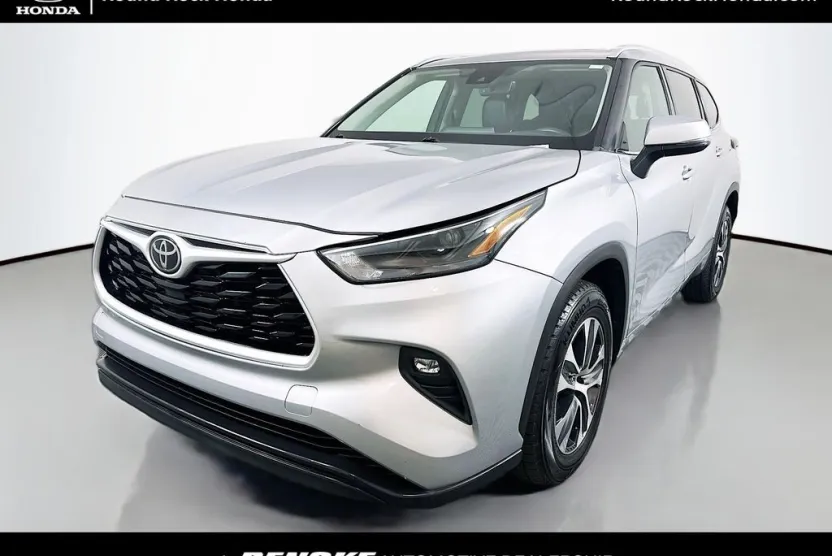 2022 Toyota Highlander XLE photo 1
