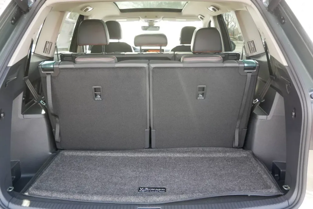2025 Volkswagen Atlas Peak Edition SE photo 1
