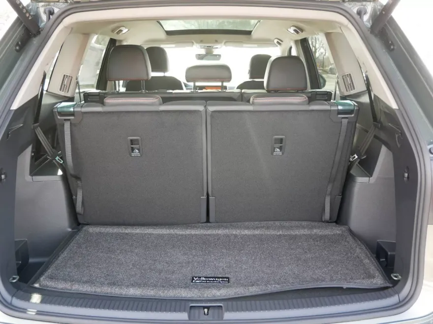 2025 Volkswagen Atlas Peak Edition SE photo 1