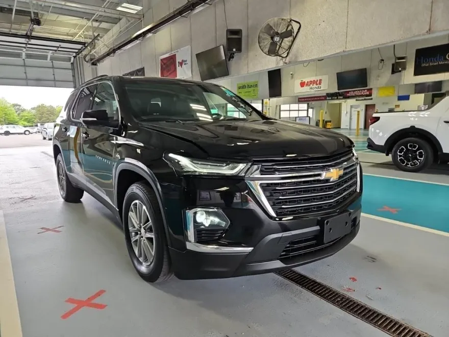 2023 Chevrolet Traverse Leather photo 1