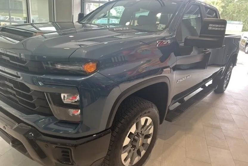 2025 Chevrolet Silverado 2500HD Custom photo 1