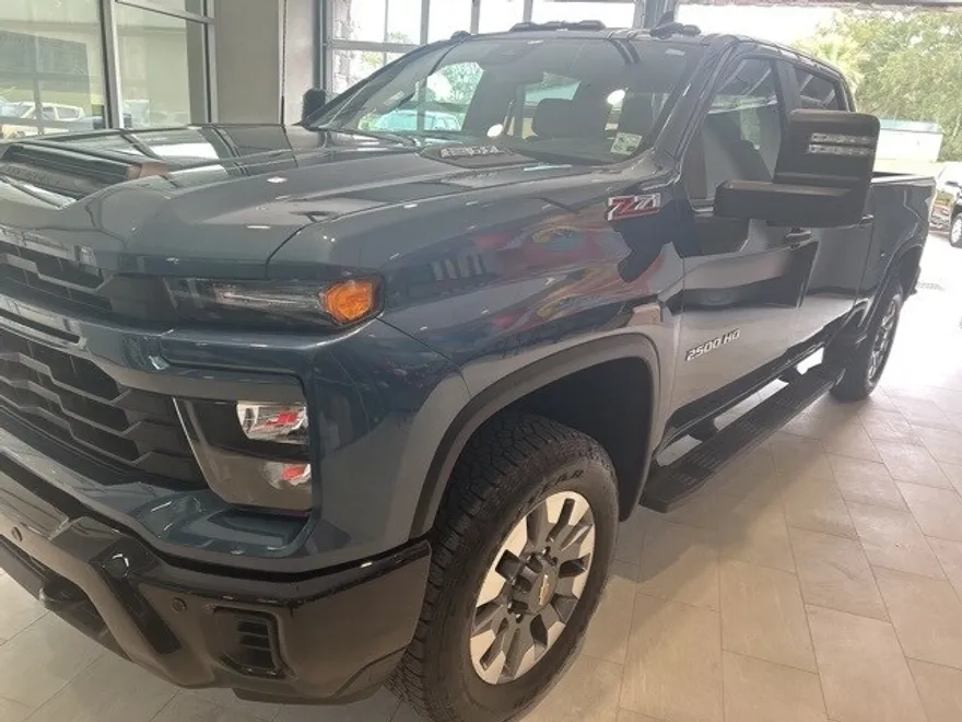 2025 Chevrolet Silverado 2500HD Custom photo 1