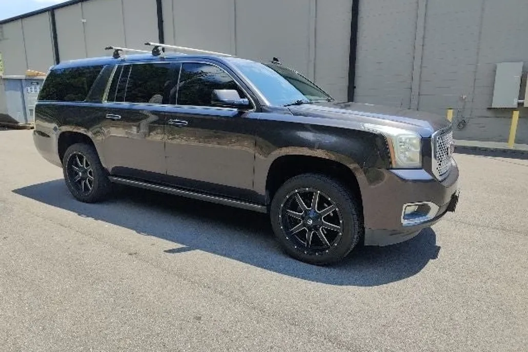 2017 Gmc Yukon XL Denali photo 1