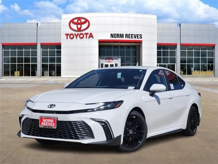 2026 Toyota Camry SE photo 1