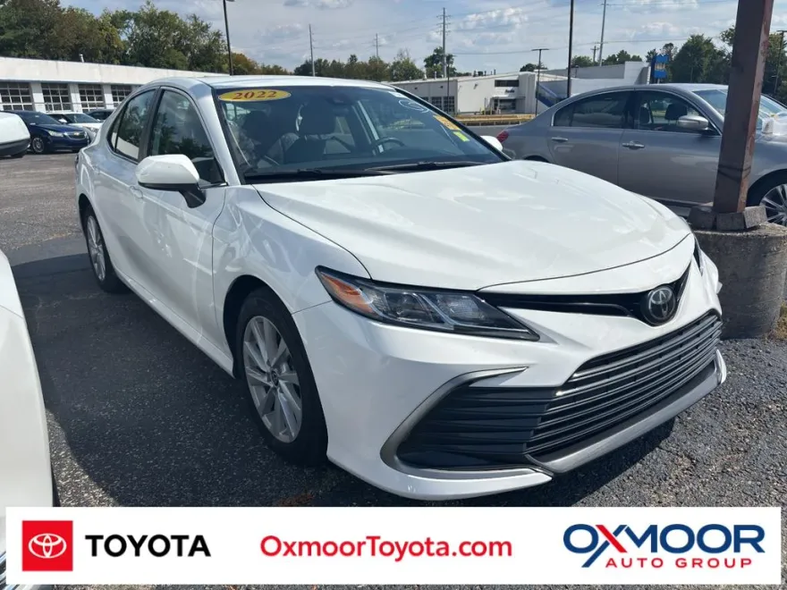 2022 Toyota Camry LE photo 1