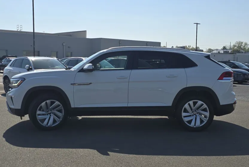 2022 Volkswagen Atlas Cross Sport V6 SE Technology photo 1